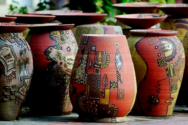 Sản phẩm của làng gốm Phù Lãng mang đặc trưng từ chất liệu đất sét đỏ.