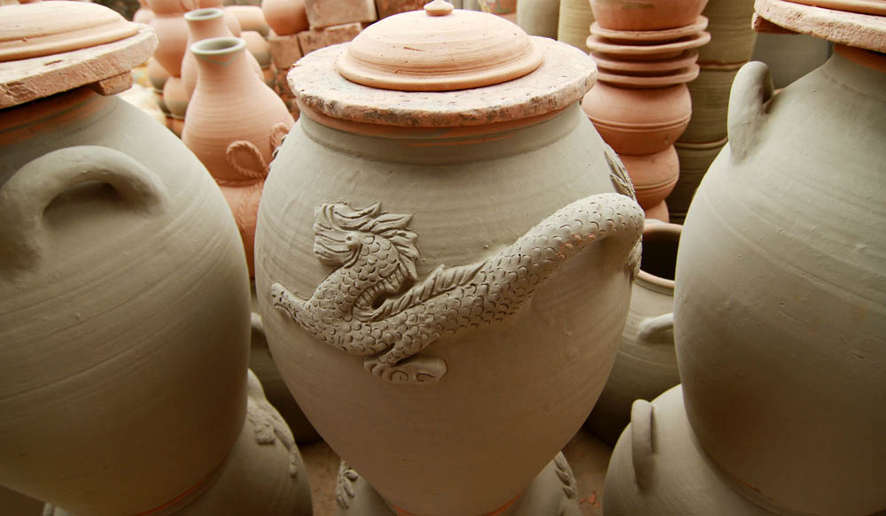 Những sản phẩm của làng gốm Thổ Hà có những đặc điểm khá tương đồng với làng gốm Phù Lãng.