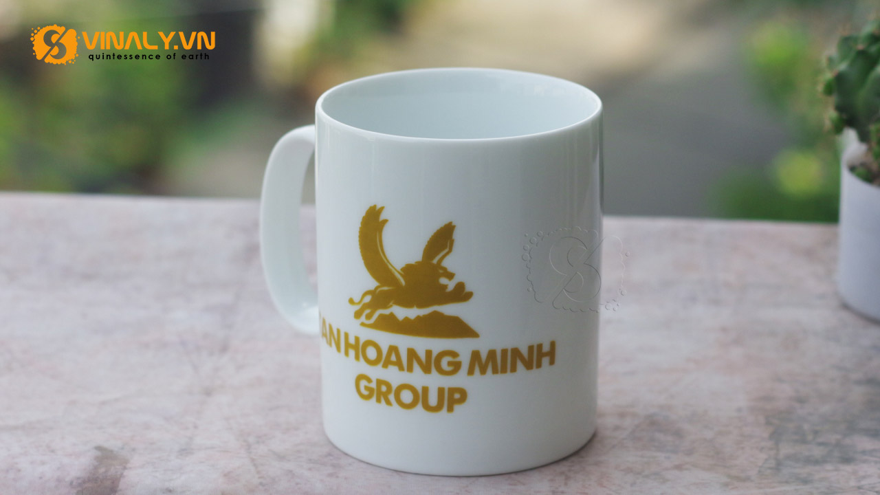 Ly sứ in logo Tân Hoàng Minh Group