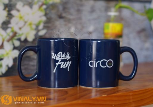 Ly sứ màu in logo làm quà tặng ly sứ