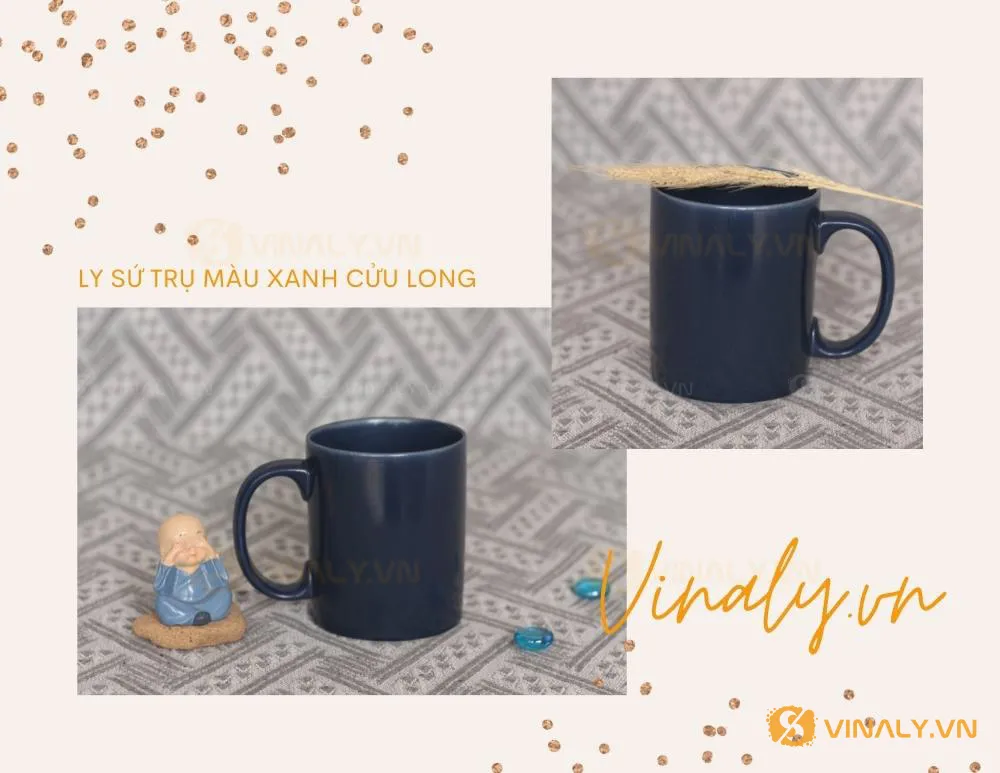 LY SỨ TRỤ MÀU XANH CỬU LONG - cốc màu xanh 13 Ly sứ trụ xanh cửu long in logo, chất liệu gốm sứ cao cấp, màu xanh đậm, quai cầm chắc chắn, đặt trên nền vải họa tiết xám.