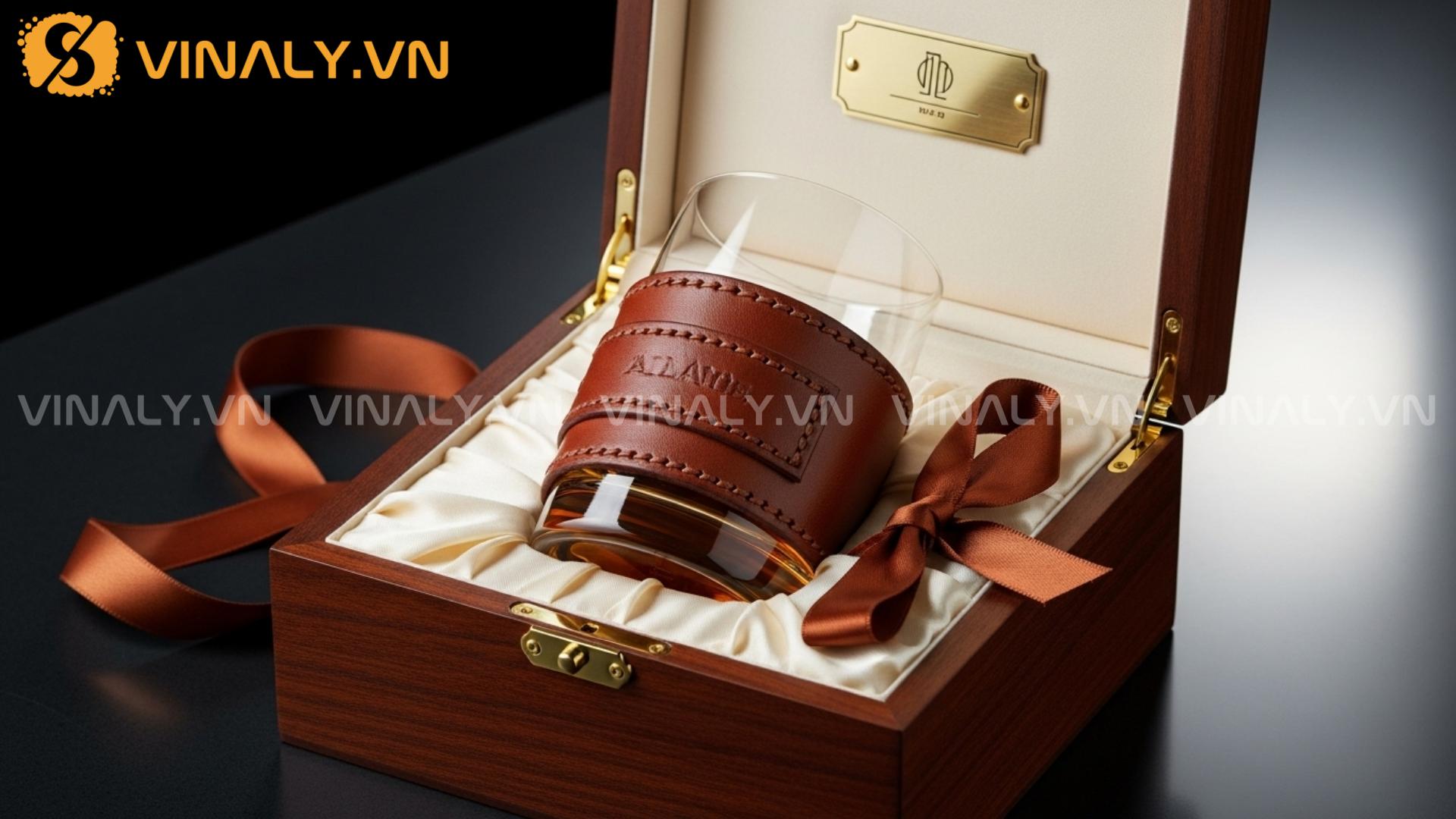Quà tặng đối tác doanh nghiệp 20/10 sang trọng 3 Ly thủy tinh bọc da cao cấp