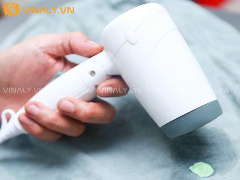 Những Lỗi Giặt Áo Polo Khiến Cổ Áo Nhanh Bai Và Cách Khắc Phục 5 Dùng máy sấy để khắc phục phần cổ áo bị bai