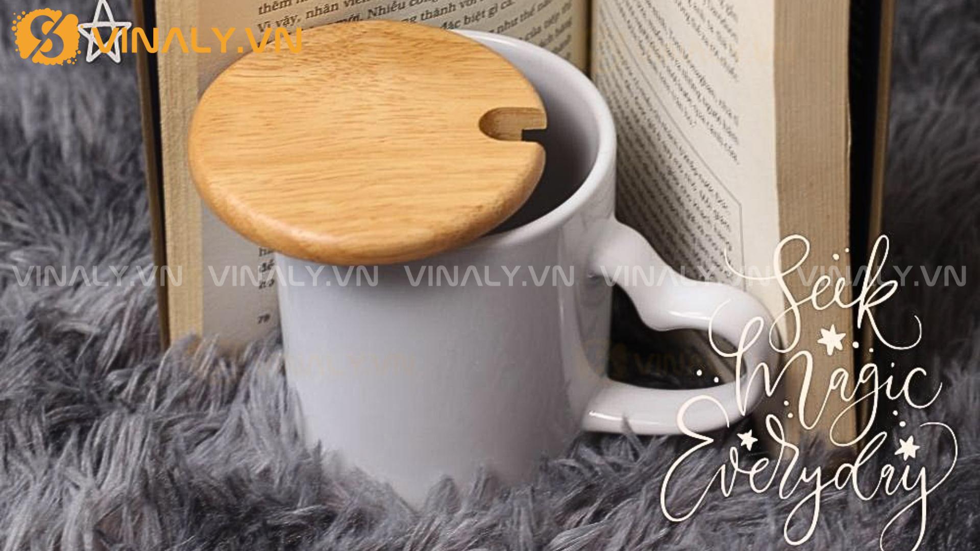 8 Gợi ý ly có nắp đậy cho văn phòng cực tiện lợi 4 Ly sứ trắng có nắp – đơn giản và tinh tế