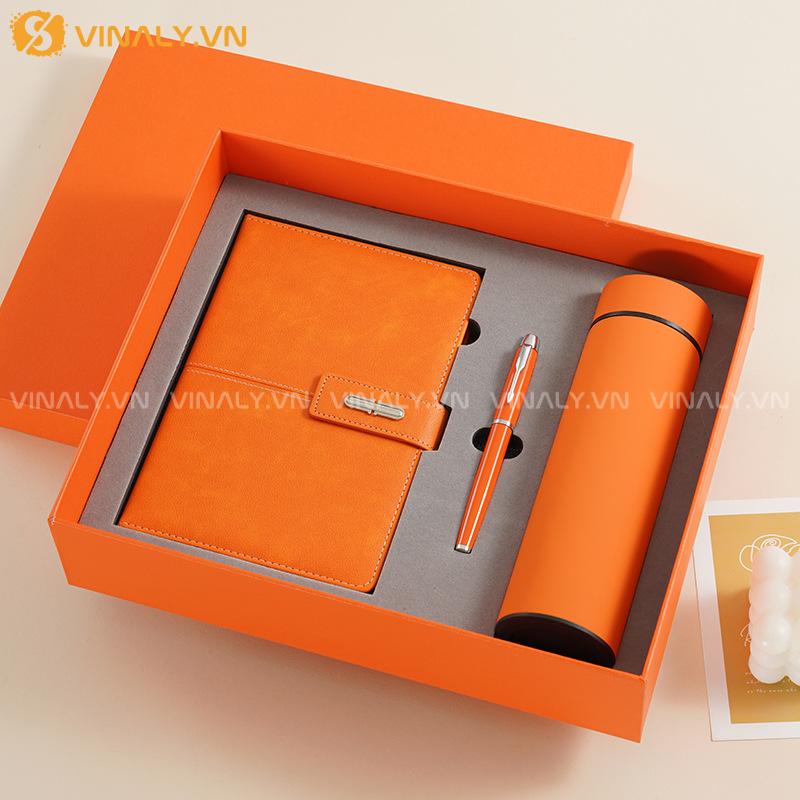 QT-QTDN-01-03-01 | SET QUÀ TẶNG BÌNH GIỮ NHIỆT, SỔ DA, BÚT KÝ IN LOGO MÀU CAM NỔI BẬT