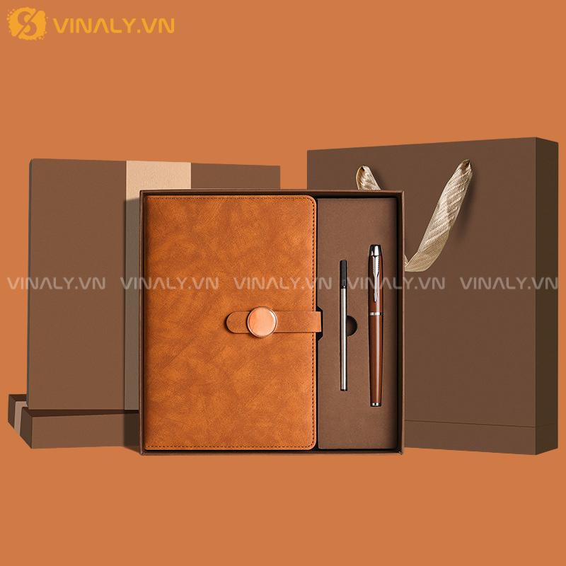 QT-QTDN-01-07-01 | SET SỔ BÚT DA VÂN NẮP GÀI VÀ BÚT KÝ KIM LOẠI CHUYÊN NGHIỆP CHO NHÂN VIÊN VĂN PHÒNG - TÔNG NÂU SANG TRỌNG