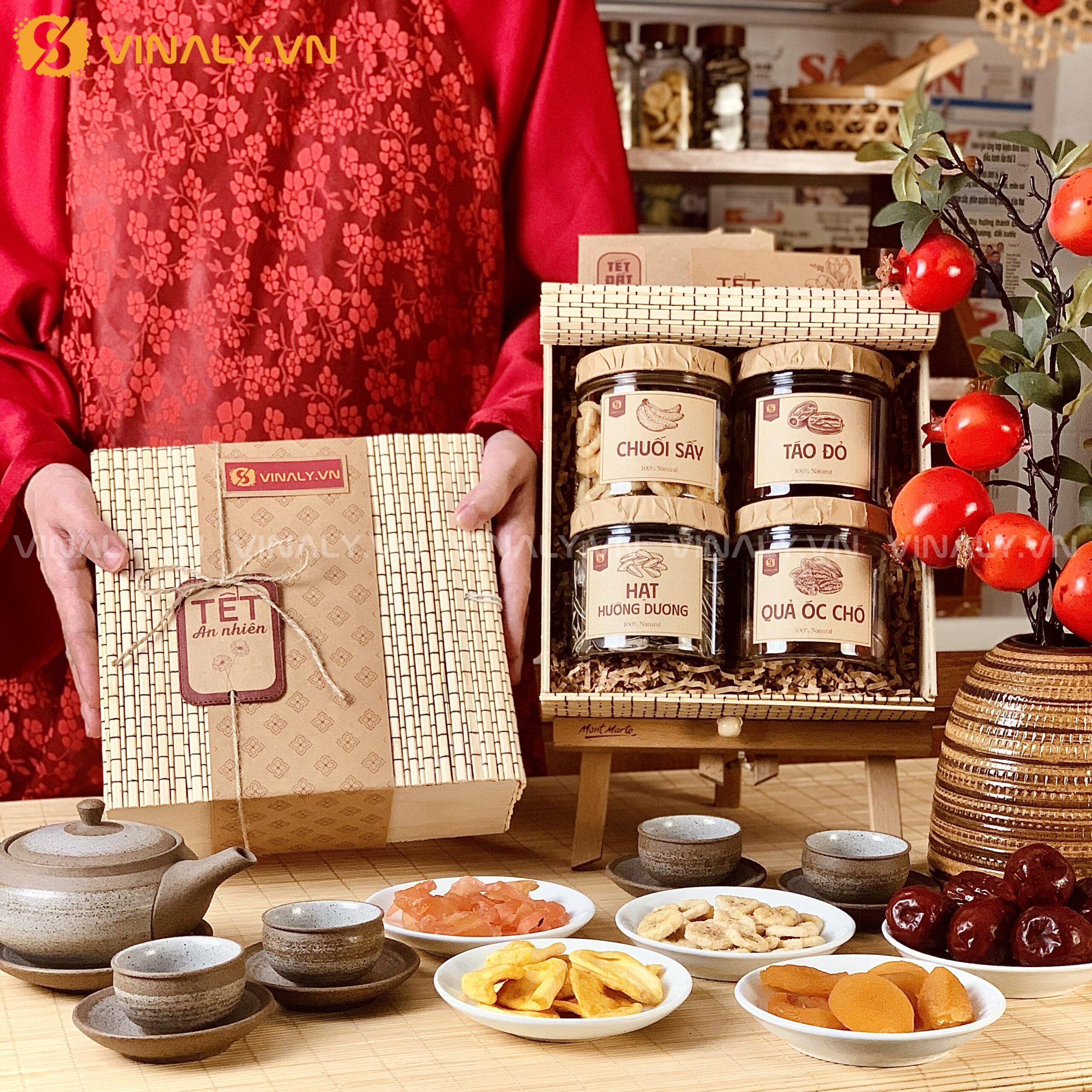 Set quà Tết 2026 Vinaly gồm trái cây sấy, hạt dinh dưỡng trong hộp thiết kế sang trọng, phù hợp tặng doanh nghiệp.