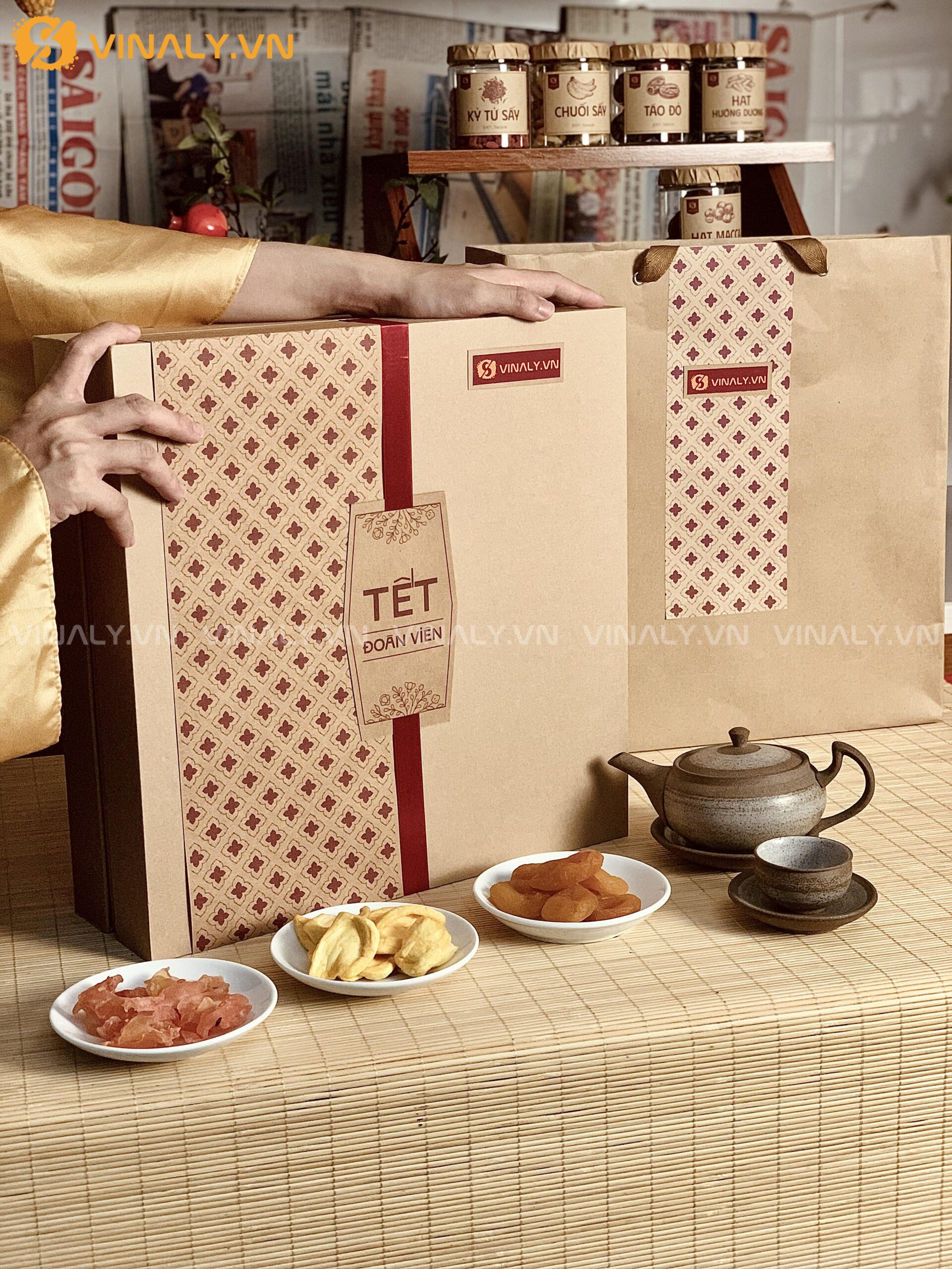 SQT-DV-04-01 | SET ĐOÀN VIÊN 4 - HỘP QUÀ TẾT ĐẲNG CẤP KHÁC BIỆT 16 SQT-DV-04-01 SET ĐOÀN VIÊN 4 - HỘP QUÀ TẾT ĐẲNG CẤP KHÁC BIỆT