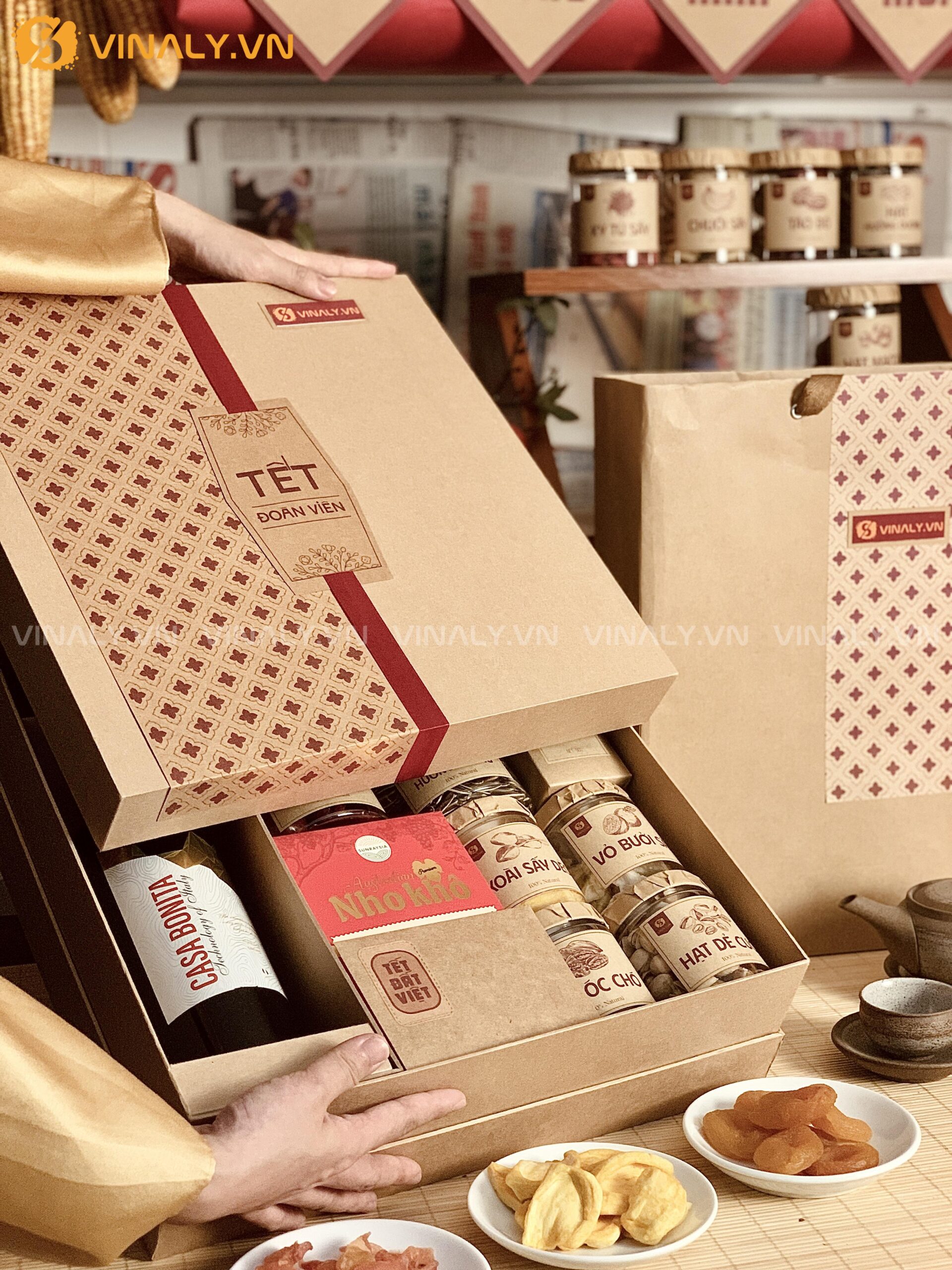 SQT-DV-04-01 | SET ĐOÀN VIÊN 4 - HỘP QUÀ TẾT ĐẲNG CẤP KHÁC BIỆT 17 SQT-DV-04-01 SET ĐOÀN VIÊN 4 - HỘP QUÀ TẾT ĐẲNG CẤP KHÁC BIỆT