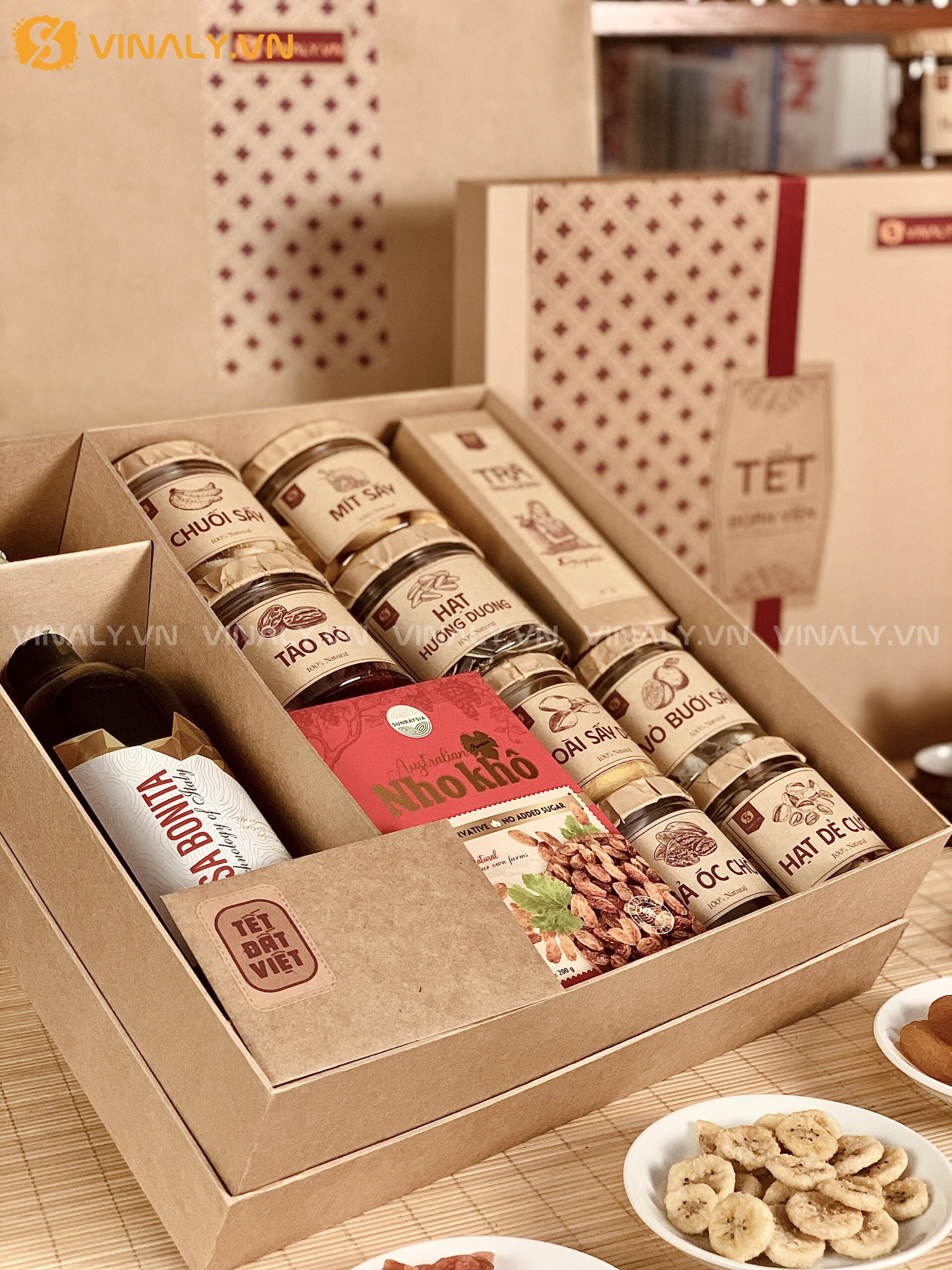 SQT-DV-04-01 | SET ĐOÀN VIÊN 4 - HỘP QUÀ TẾT ĐẲNG CẤP KHÁC BIỆT 18 SQT-DV-04-01 SET ĐOÀN VIÊN 4 - HỘP QUÀ TẾT ĐẲNG CẤP KHÁC BIỆT