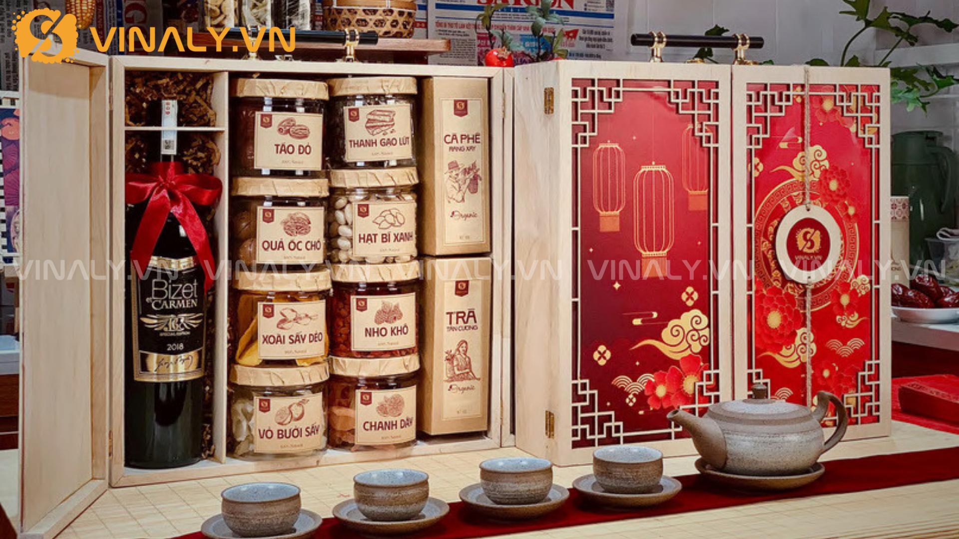 Hộp quà rượu vang kết hợp đặc sản vùng miền Việt Nam