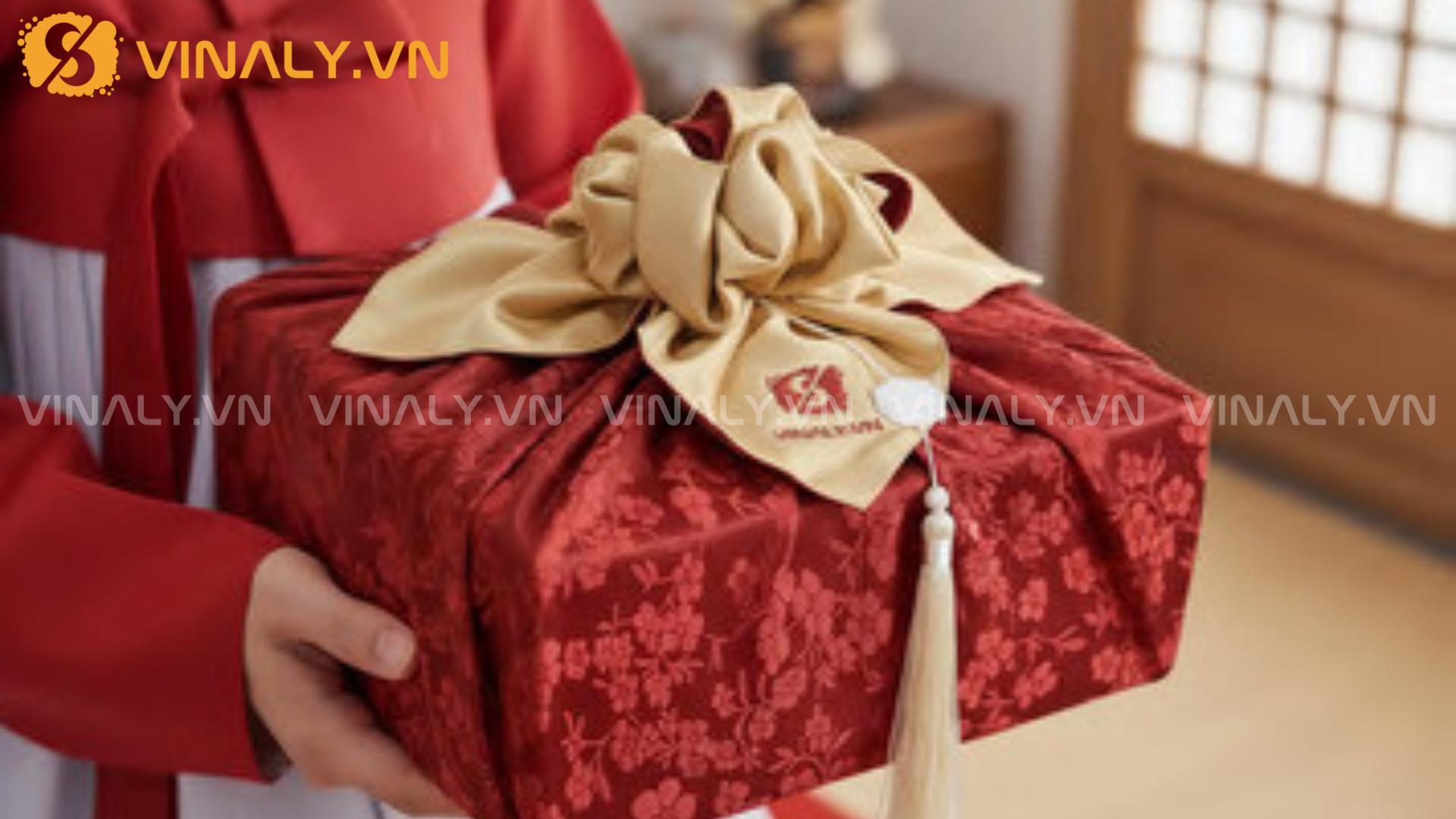 Linh hoạt thiết kế mẫu hộp quà theo yêu cầu doanh nghiệp