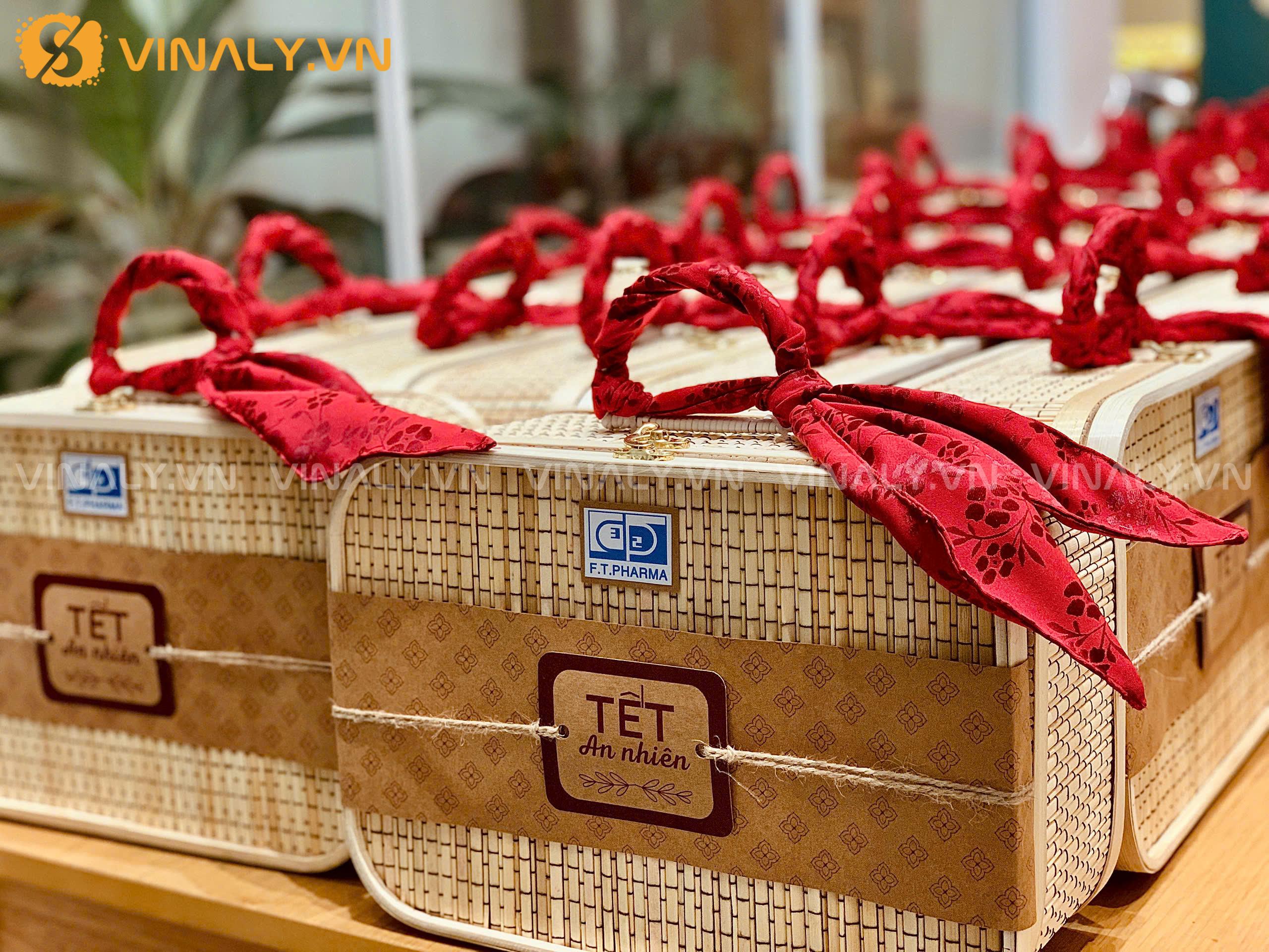 Hộp đựng quà Tết làm từ mây tre