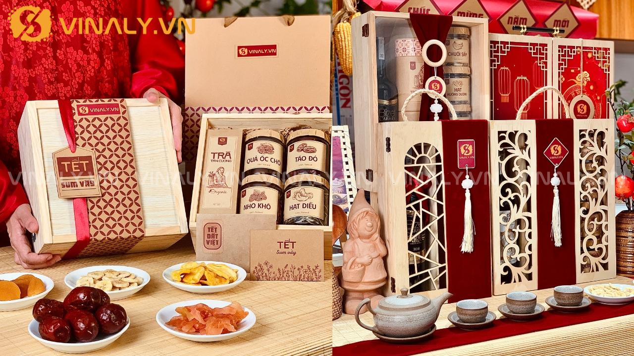 Giỏ quà Tết đẹp với hộp gỗ cao cấp, mứt và hạt truyền thống được bày trí chỉn chu