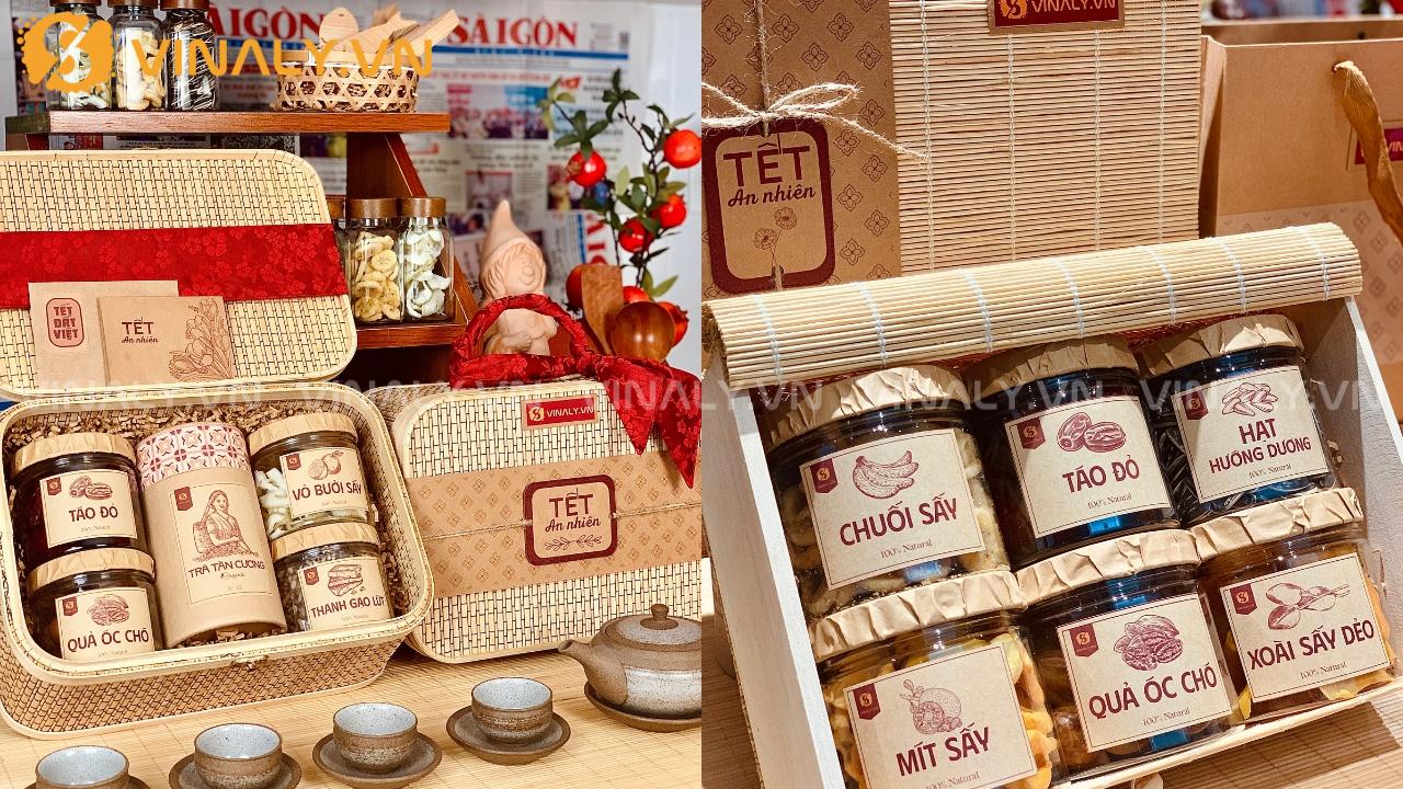 Giỏ quà Tết An Khang cao cấp với hộp gỗ, rượu vang và mứt hạt biếu Tết đối tác
