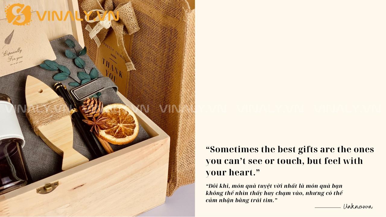 hộp quà tặng 8/3 cho công nhân thiết kế đơn giản nhưng sang trọng