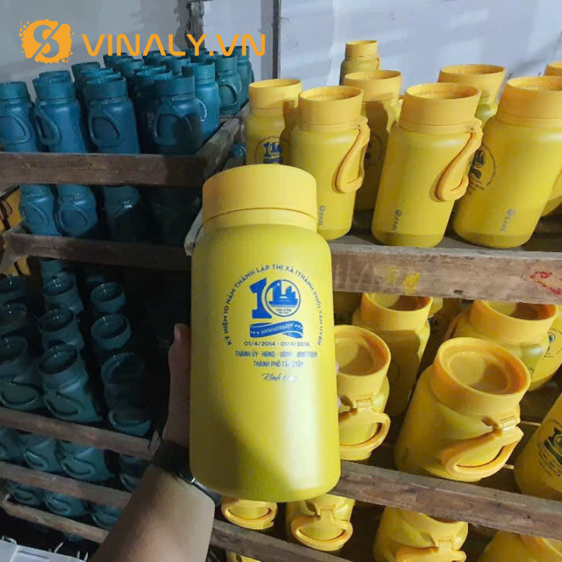 Công ty sản xuất quà tặng doanh nghiệp uy tín - Nâng cao giá trị Việt 4 Hộp đưng chắc chắn, rõ nét quà tặng doanh nghiệp