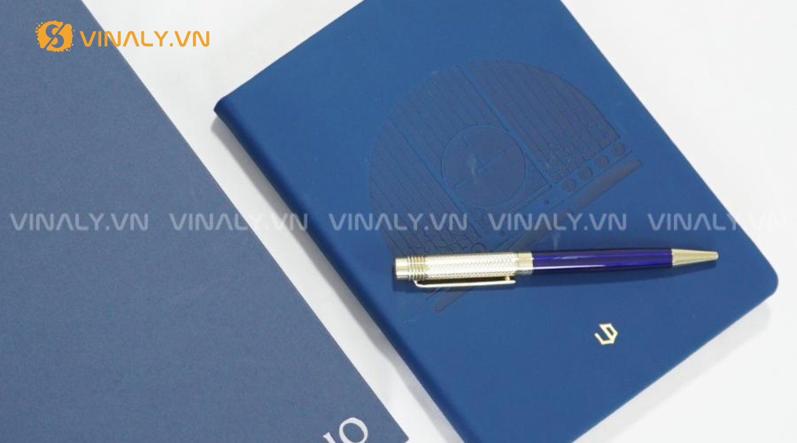 Sổ tay là vật dụng quen thuộc trong môi trường làm việc