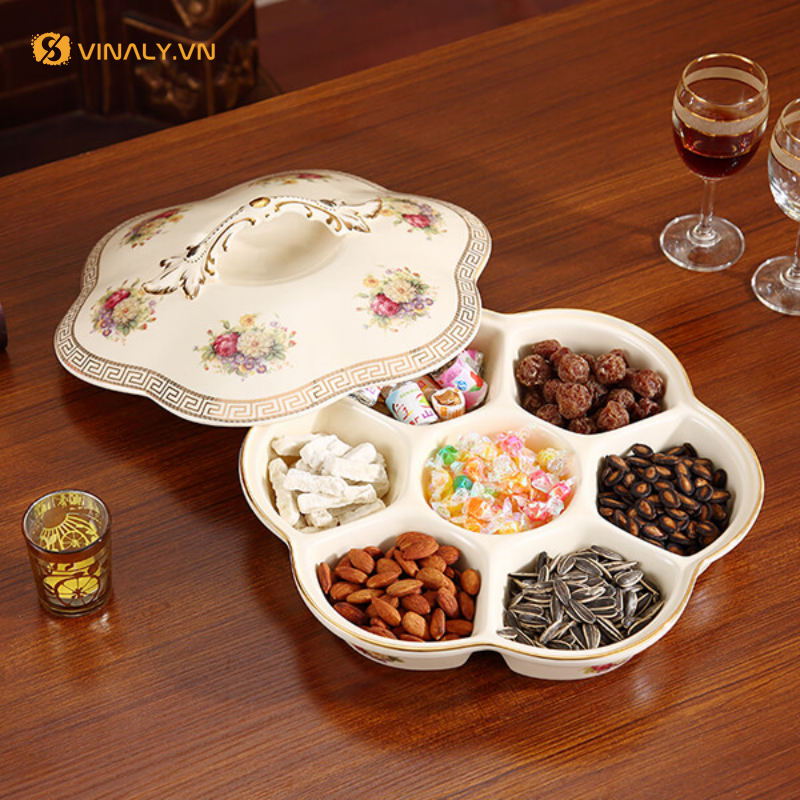Khay đựng bánh mứt cũn là gợi ý quà tặng Tết công đoàn hay ho