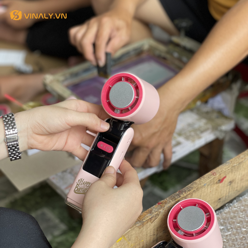 Quạt mini nhỏ gọn nhưng tiện lợi