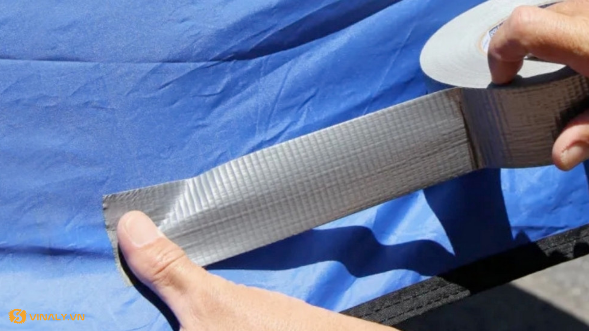 Tuyệt Chiêu Sửa Ô Dù Cầm Tay Tại Nhà - Địa Chỉ Sửa Chữa Ô Dù Cầm Tay TPHCM Uy Tín 3 Băng keo chuyên dụng để vá dù