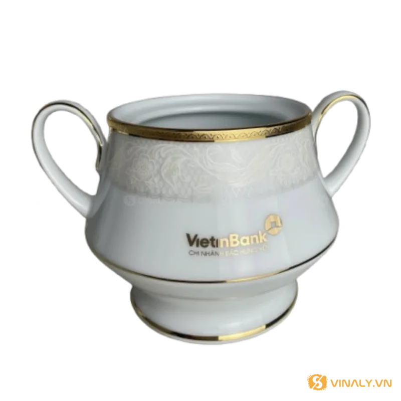 Hũ đường sứ trắng in logo VietinBank, có hai quai cầm, viền vàng sang trọng và hoa văn chìm tinh tế, thích hợp làm quà tặng