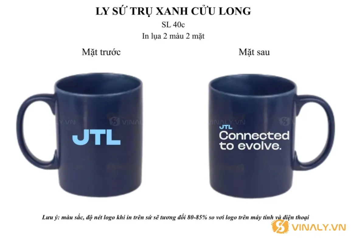 Hình ảnh hai mặt ly sứ trụ màu xanh cửu long in logo JTL, một mặt in chữ "JTL" màu xanh nhạt và mặt còn lại in "JTL