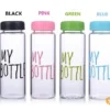 Sáu bình thủy tinh nắp vặn 500ml trong suốt với các nắp màu trắng, đen, hồng, xanh lá, xanh dương, vàng và chữ in 'MY