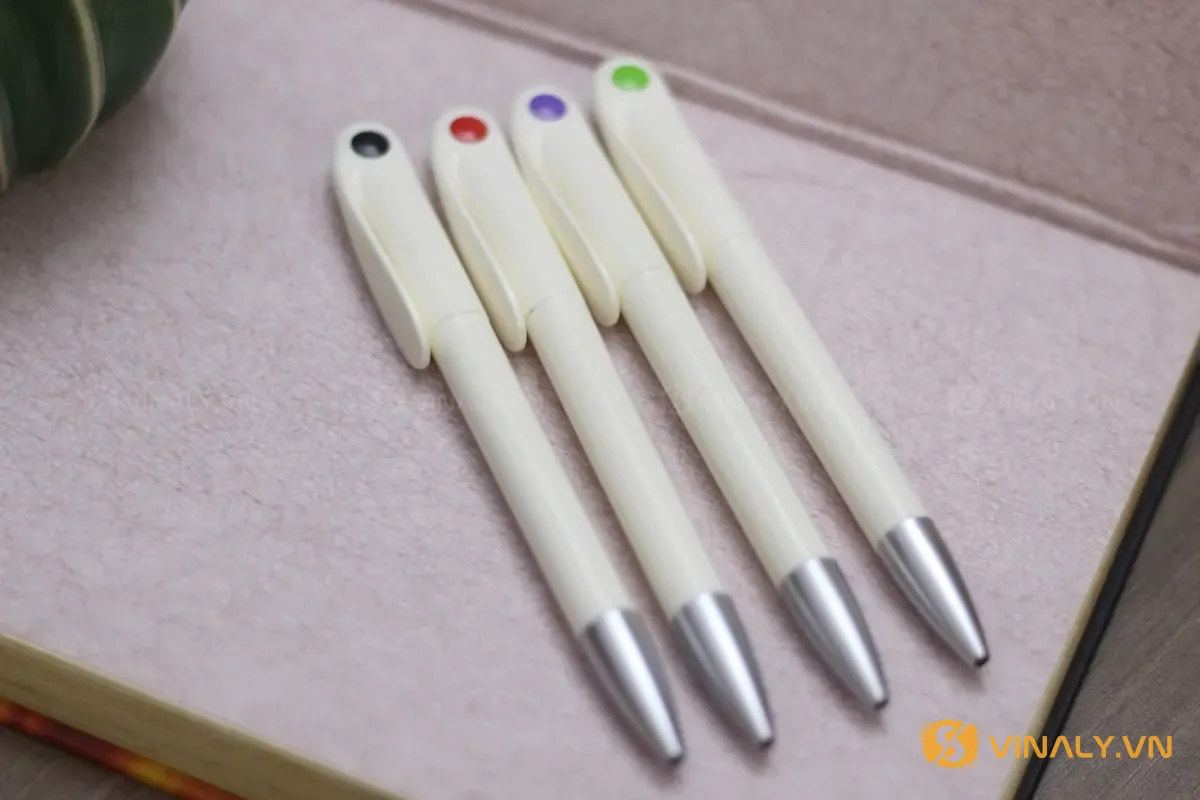 Bút bi nhựa trắng chưa in logo - quà khuyến mãi giá rẻ nhóm văn phòng