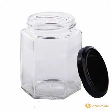 Hũ thủy tinh lục giác trong suốt 280ml, nắp đen rời đặt cạnh, lý tưởng làm quà tặng doanh nghiệp với hũ lục giác 280ml in