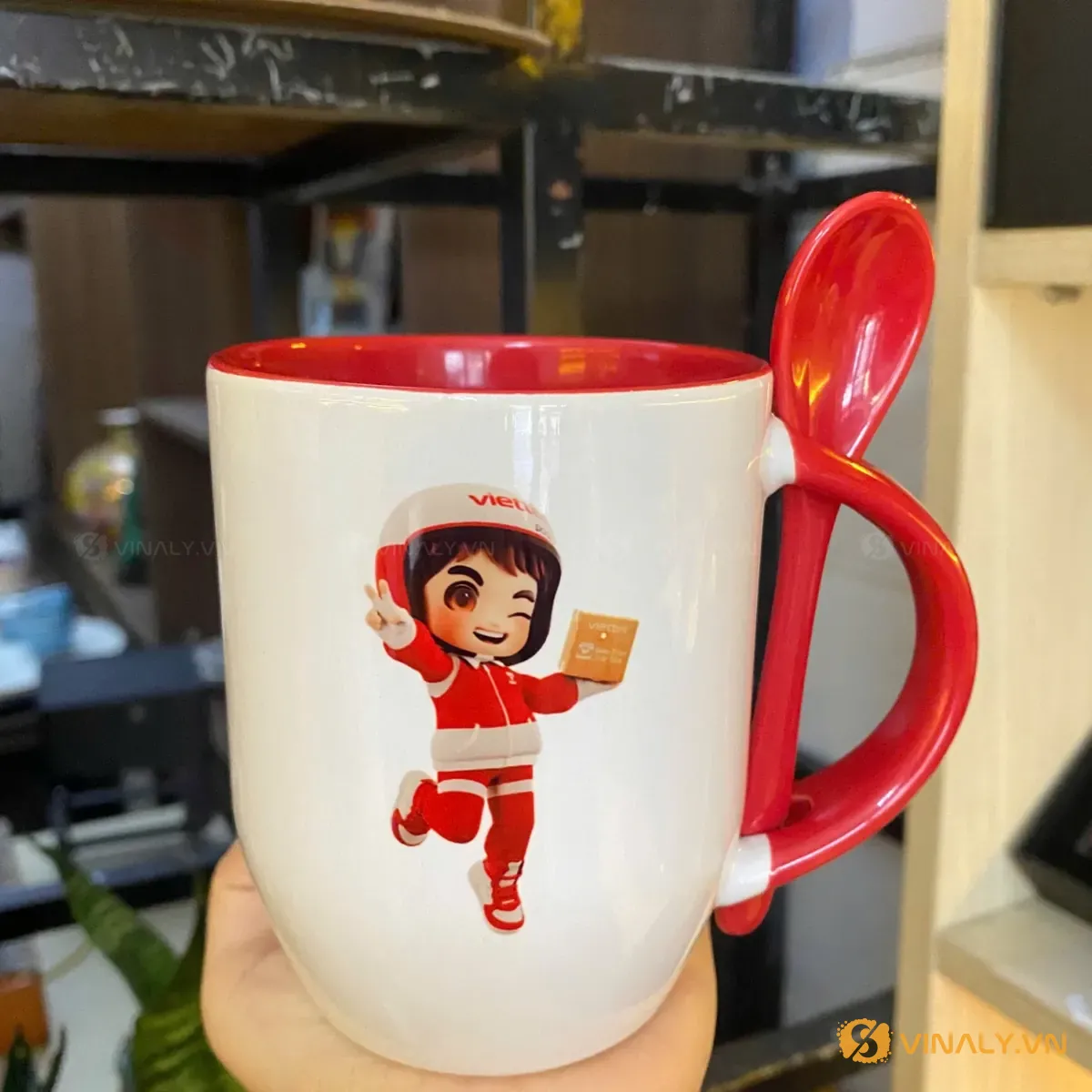 Ly sứ in hình nhân vật thương hiệu viễn thông kèm muỗng - quà tặng kèm sản phẩm