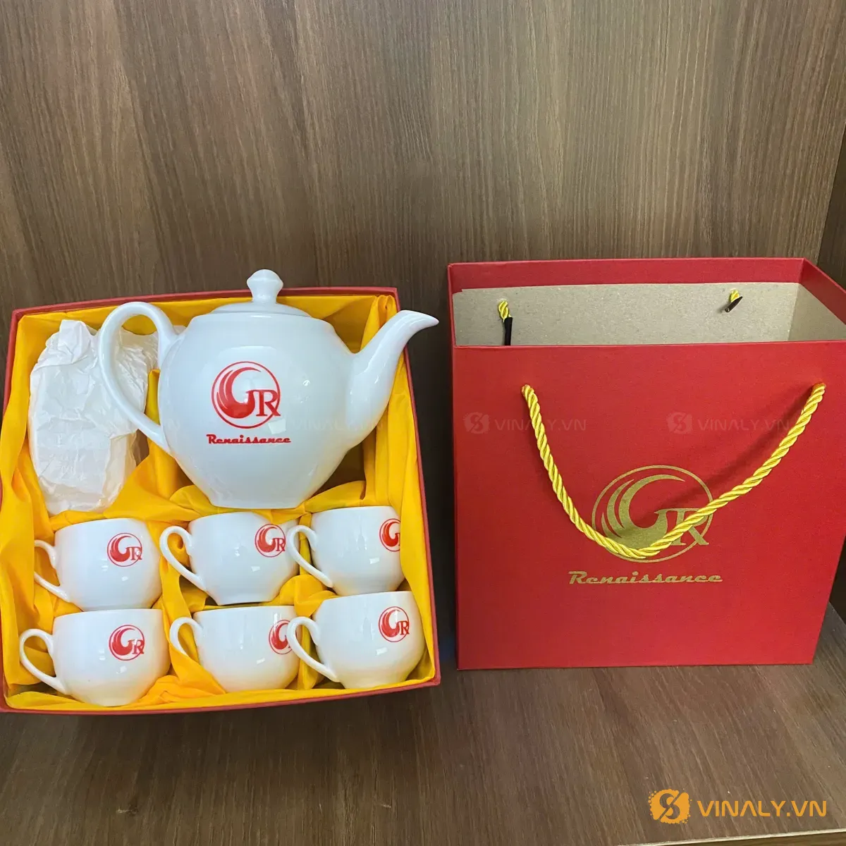 Vỏ hộp quà tặng theo bộ ấm trà sứ kèm túi giấy đỏ ép kim logo